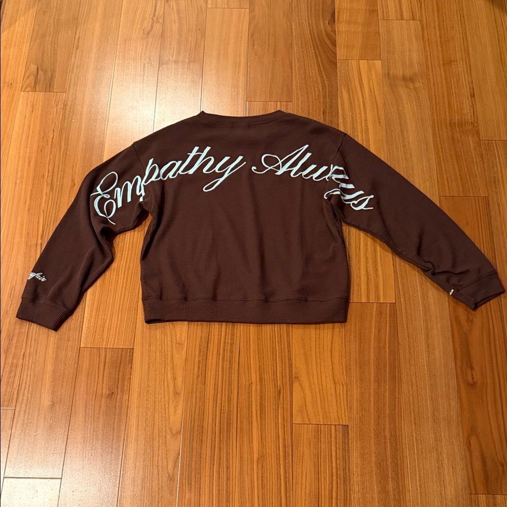 Brown Sweatshirt With Script Design - image 1